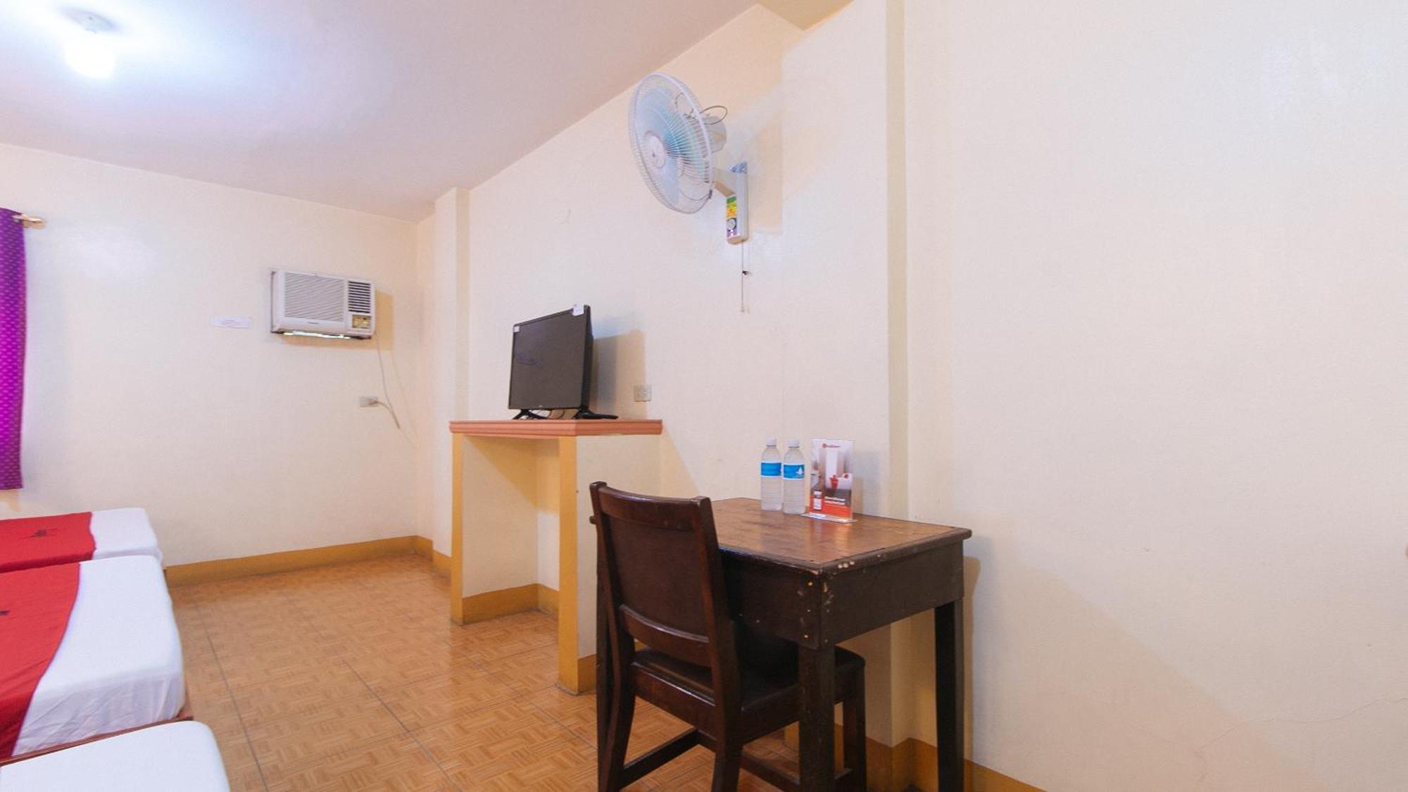 Reddoorz @ Golden Victory Hotel Mabalacat Pampanga Exterior photo